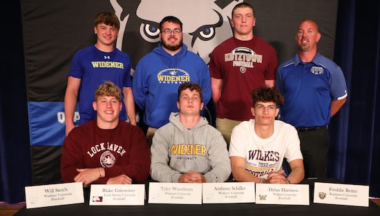 Quakertown Sextet to Play Collegiate Football | suburbanonesports.com