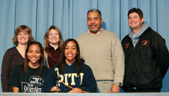 07_22_11_signing_pennsbury_pitt_lrg_grp