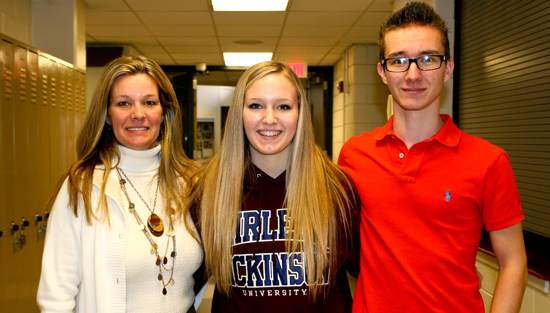 06.18.14_signing_crn_soccer