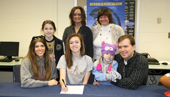 7-9-15_wiss_gsoccer_signing