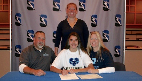 11-25-17_cbsouth_signings_basketball_slide_1