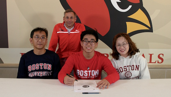 06-21-18_ud_signings_track_slide