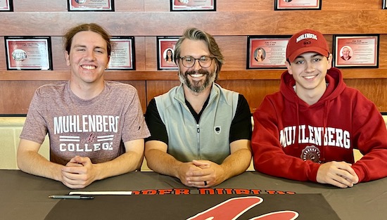 07-11-22_UD_SIgnings_Golf_Slide