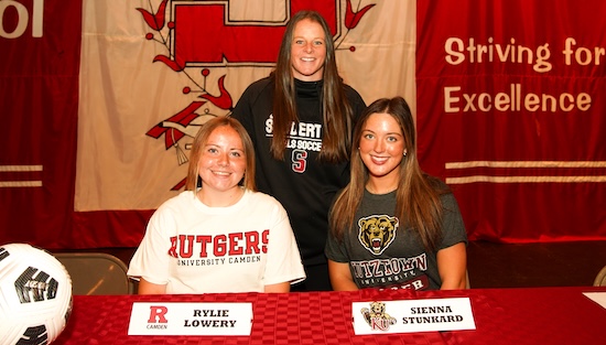07-08-26_SAHS_Signings_GSoccer_Slide